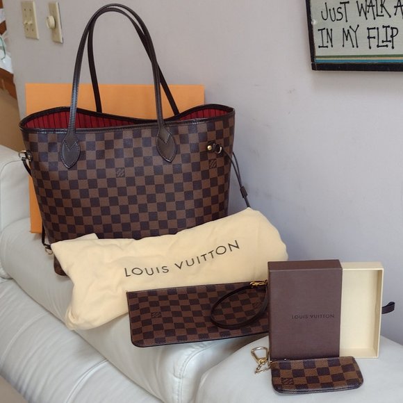 Louis Vuitton Handbags - ♥️ Stunning Louis Vuitton Neverfull Full Set & Key Cles!